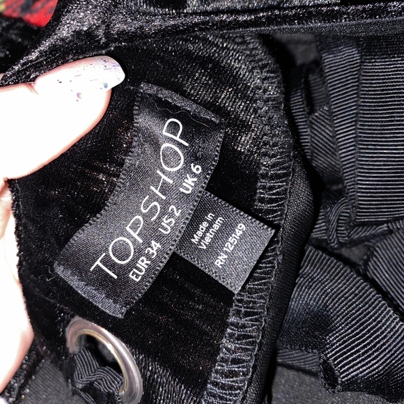 Cute evening dress with open shoulders - Picture 3 of 4